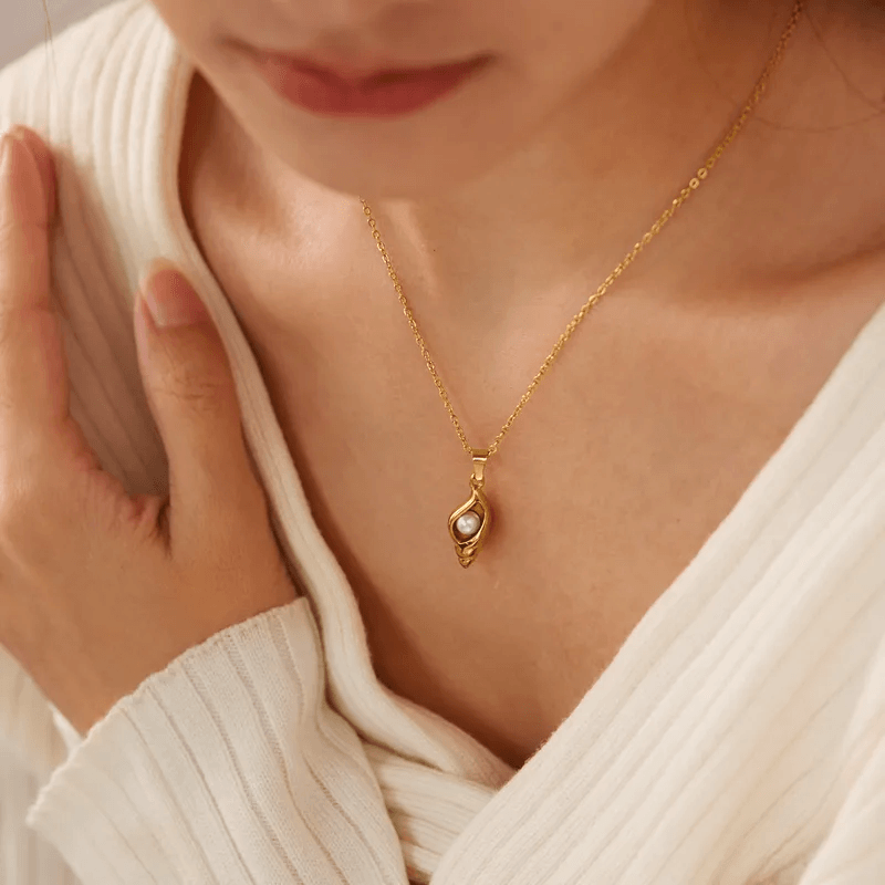 Nia Croissant Necklace