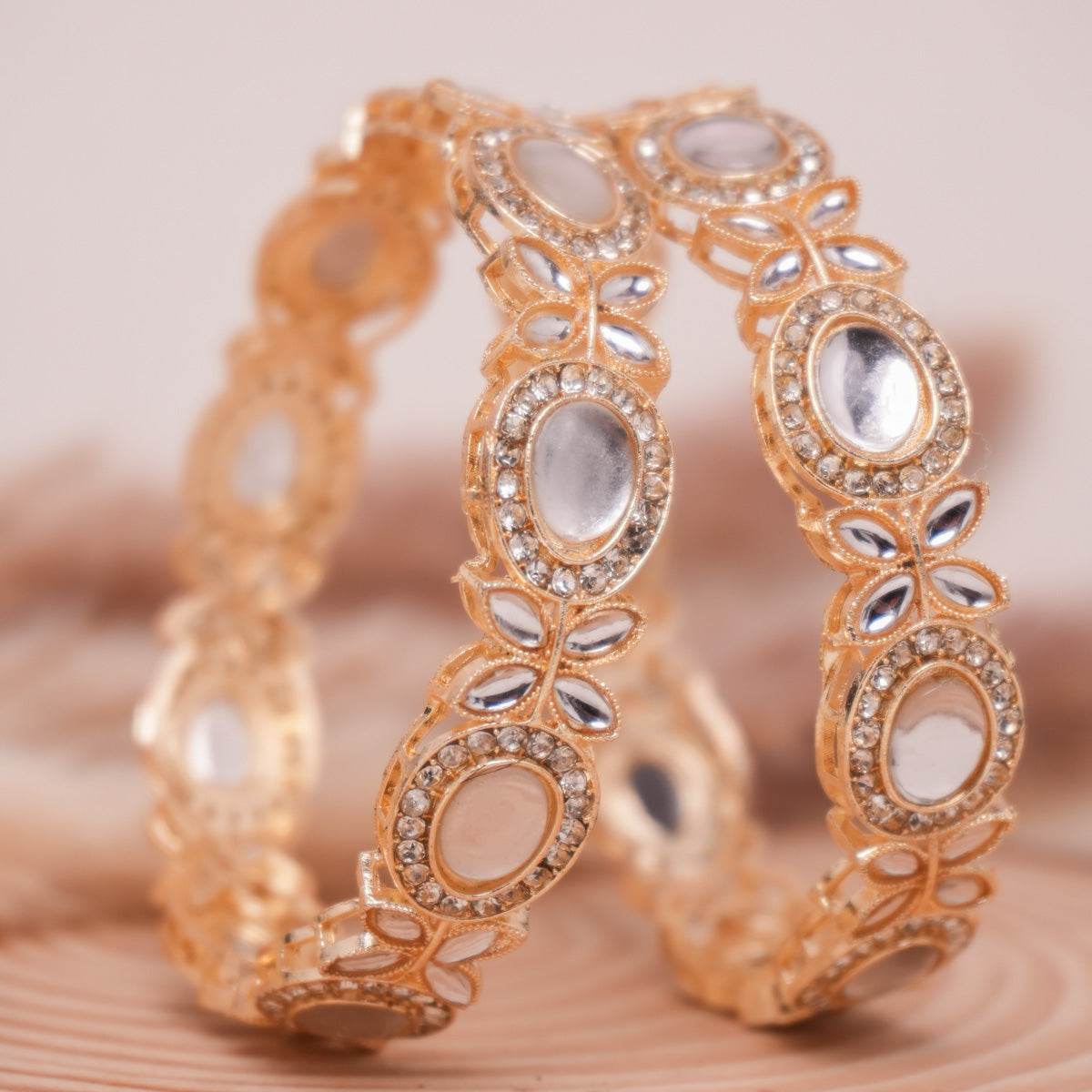 Kira Kundan Kada Pair