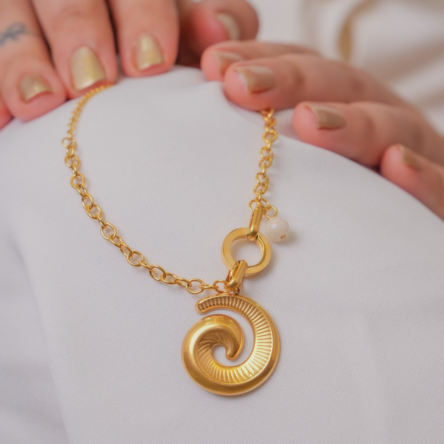 Shell Curve Luxe Bracelet