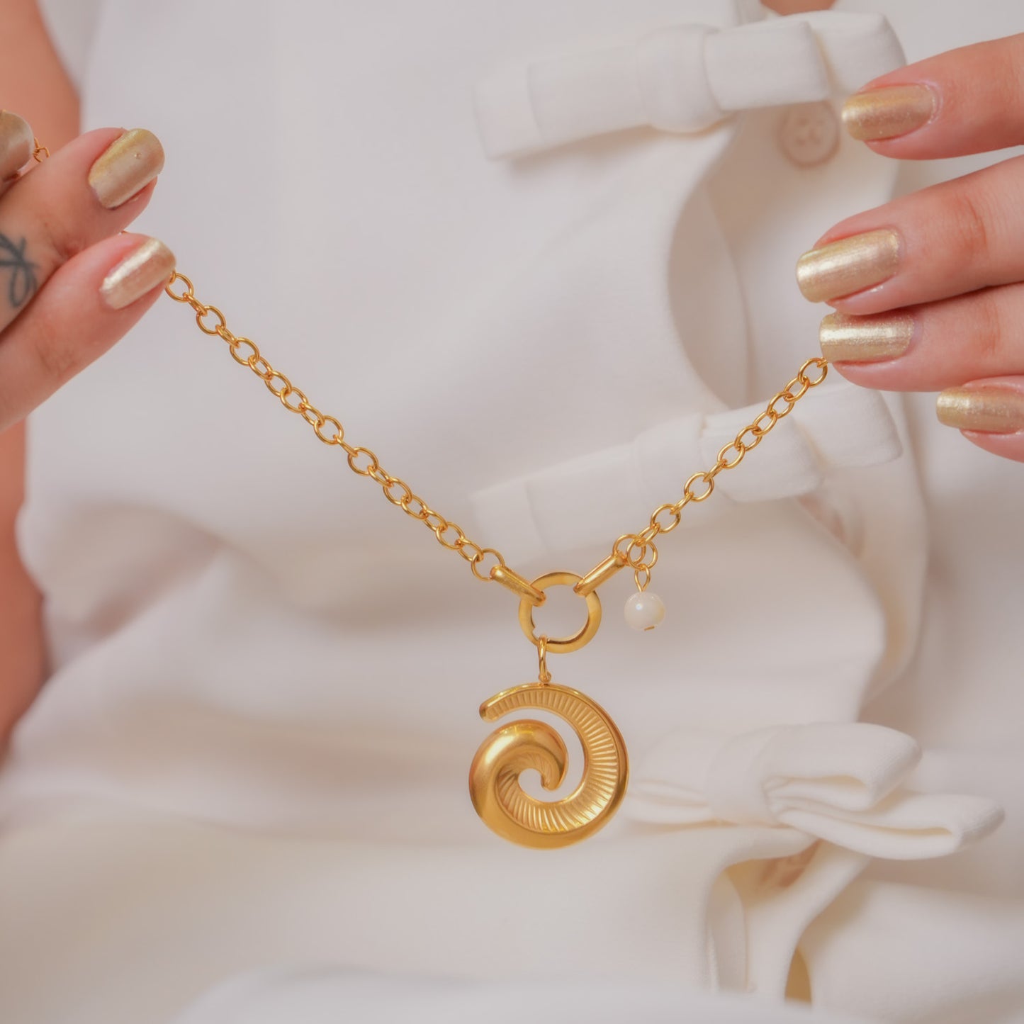 Shell Curve Luxe Bracelet