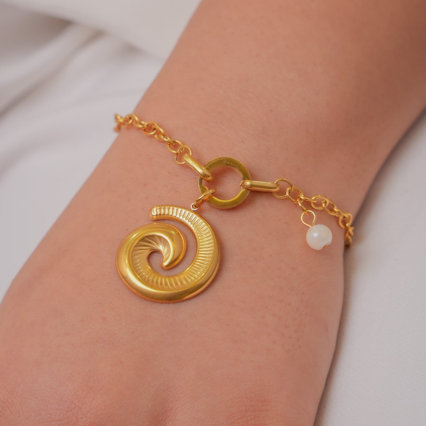 Shell Curve Luxe Bracelet