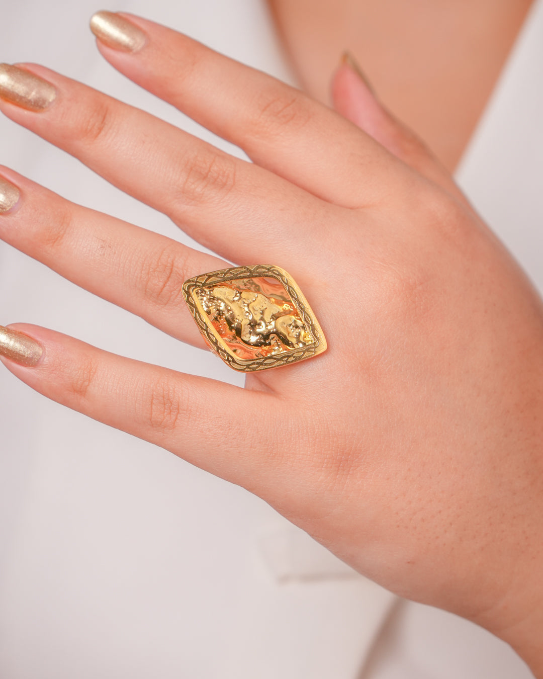 Veloura Ring