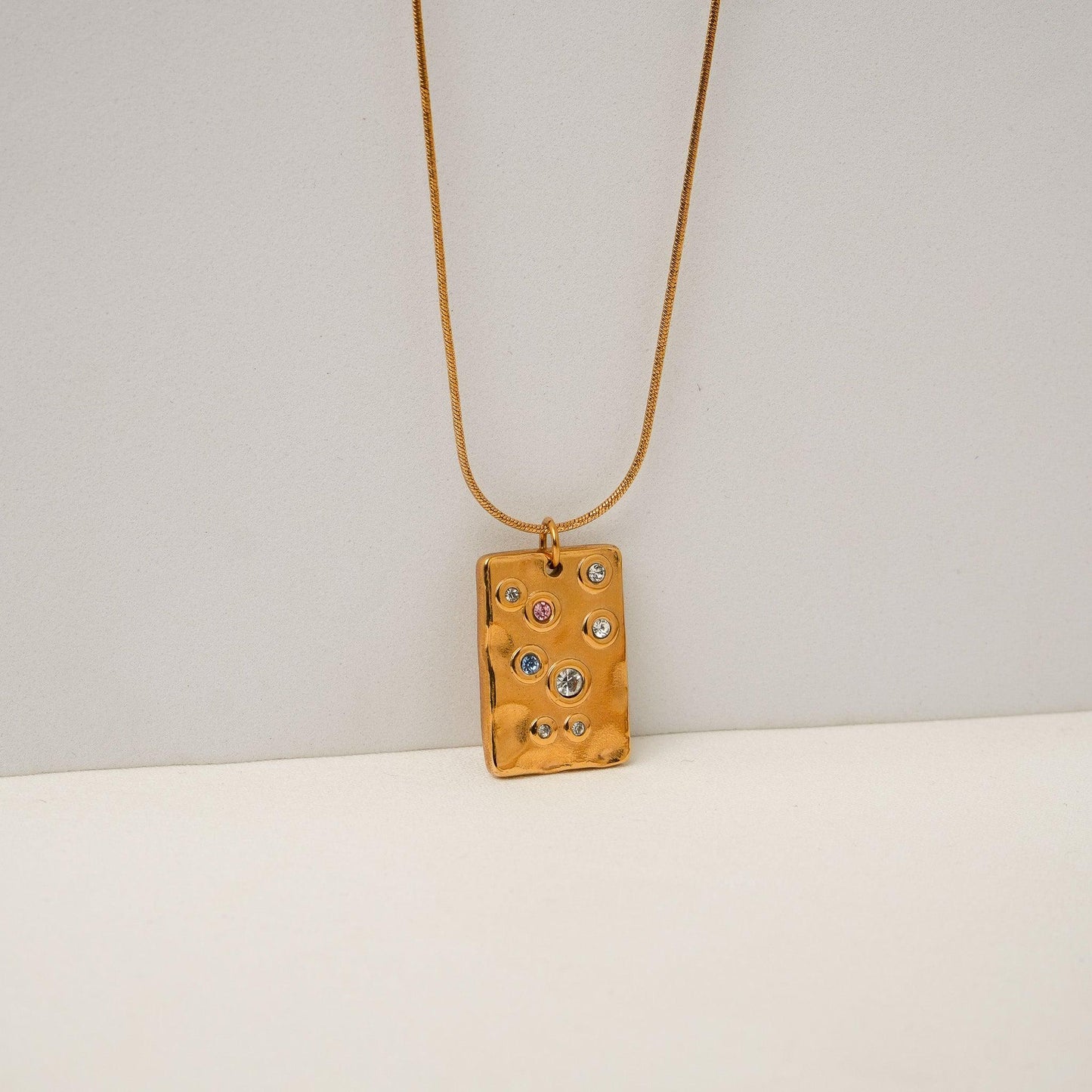 Aeris Pendant Necklace