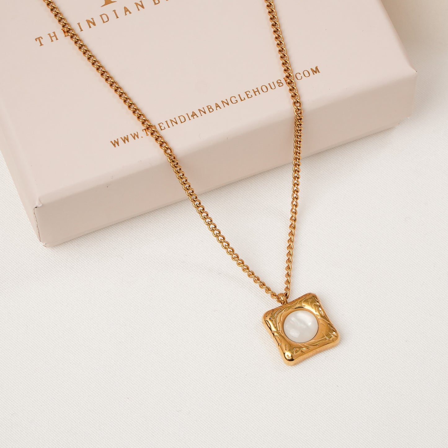Daisy Pendant Necklace