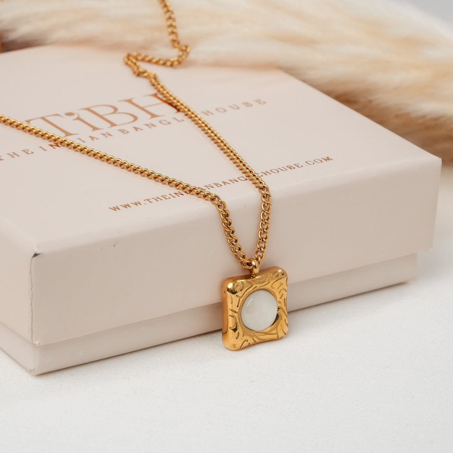 Daisy Pendant Necklace