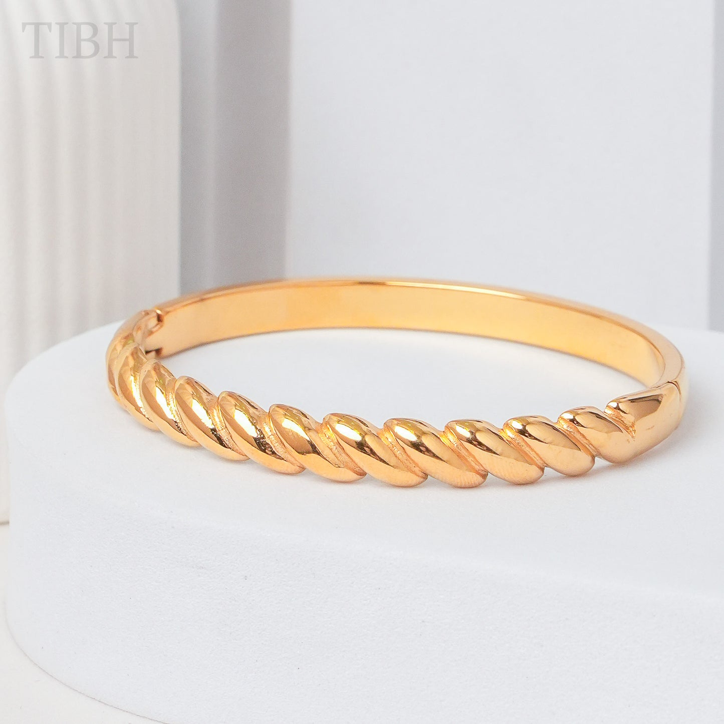Crossiant Bracelet