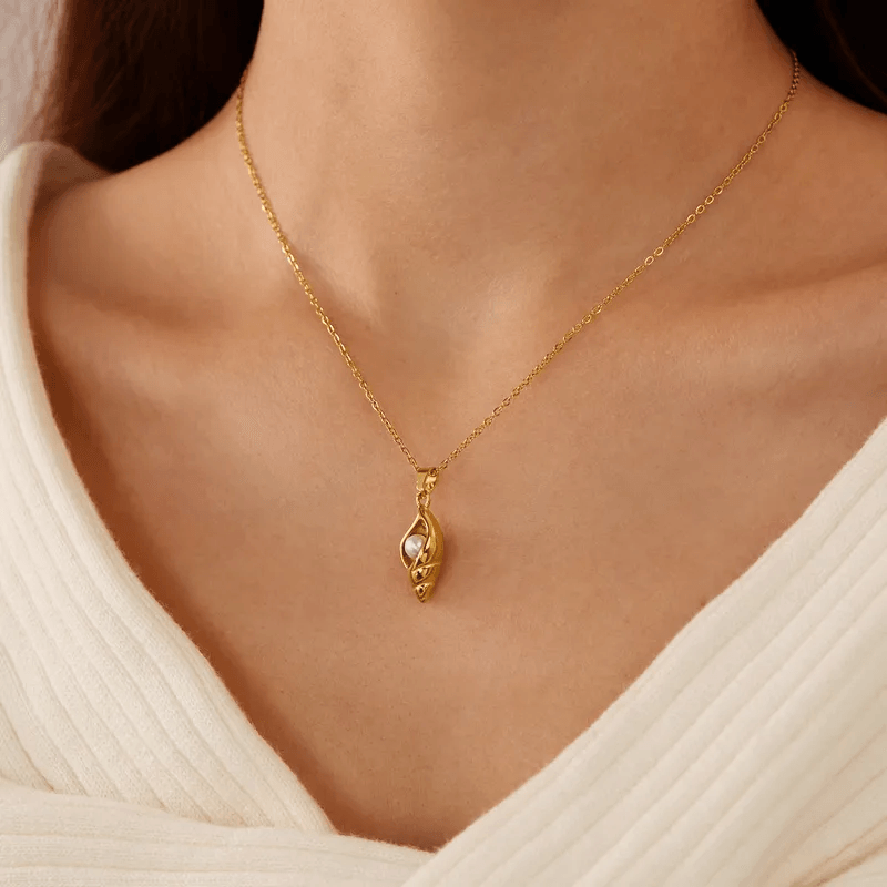 Nia Croissant Necklace