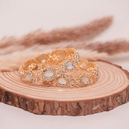Kira Kundan Kada Pair