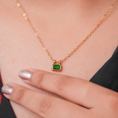 Emerald Glow Pendant Necklace