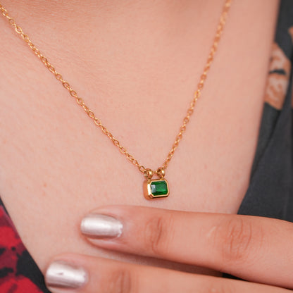 Emerald Glow Pendant Necklace