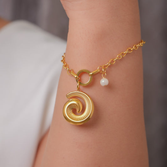 Shell Curve Luxe Bracelet