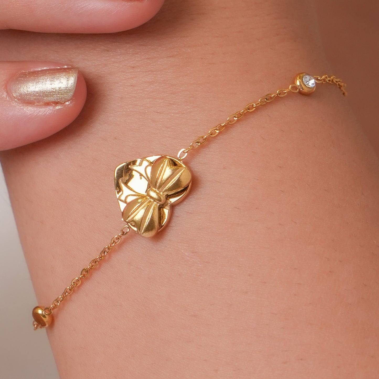 Lush Lattice Minimal Heart Bracelet