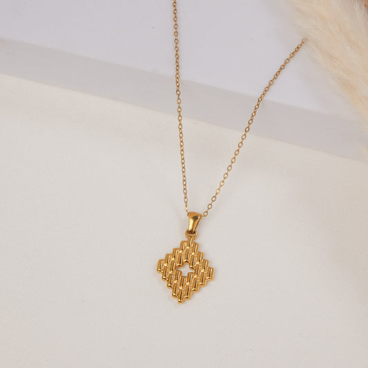 Zuvio Pendant Necklace