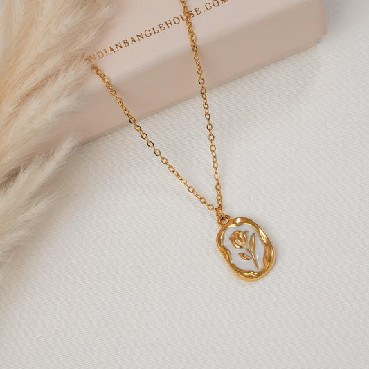 Noelle Pendant Necklace