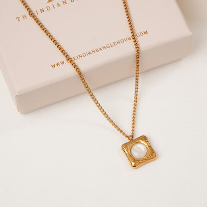 Daisy Pendant Necklace