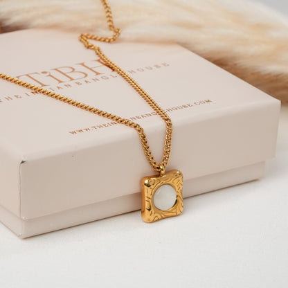 Daisy Pendant Necklace