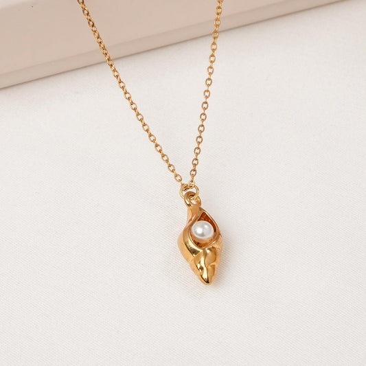 Nia Croissant Necklace