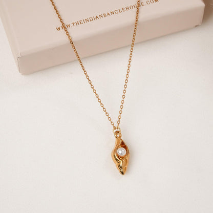 Nia Croissant Necklace