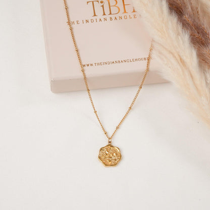 Elara Pendant Necklace