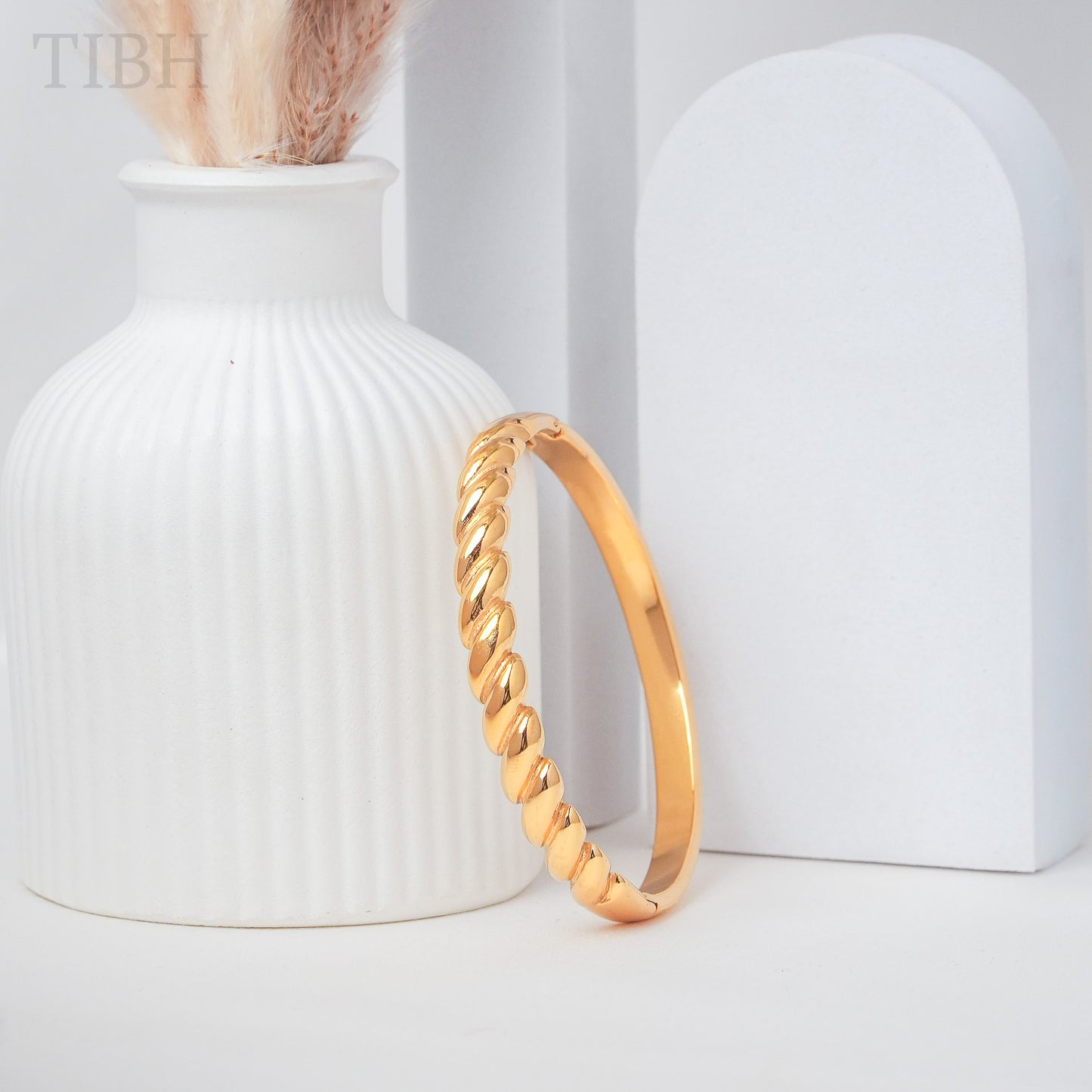 Crossiant Bracelet