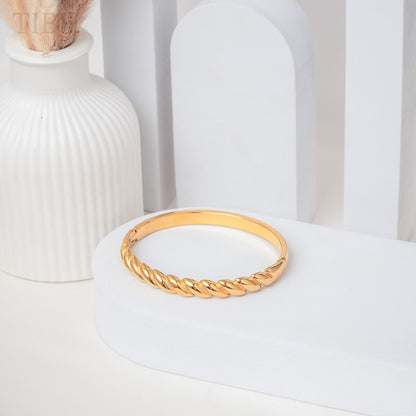 Crossiant Bracelet