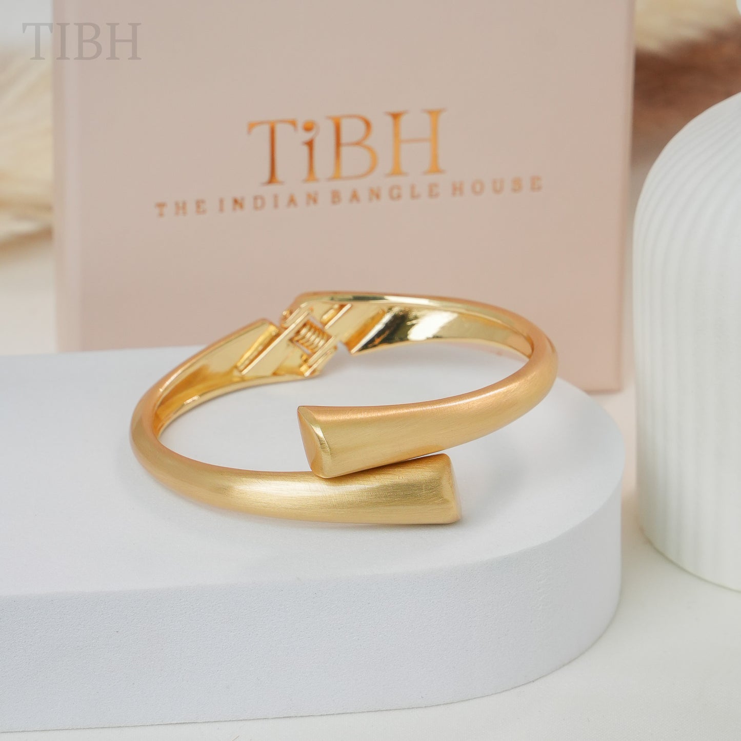 Rivya Brushed Gold Barcelet