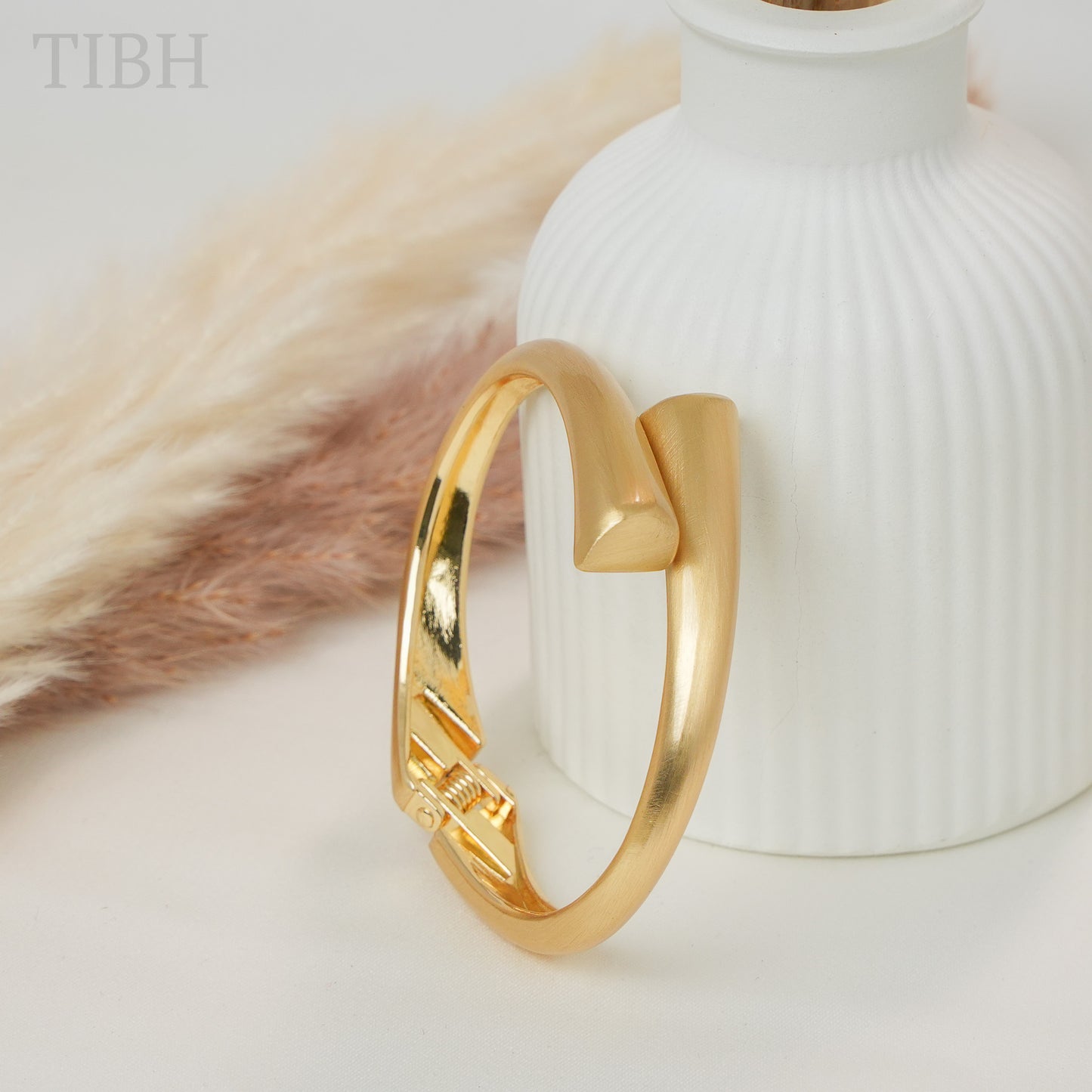 Rivya Brushed Gold Barcelet