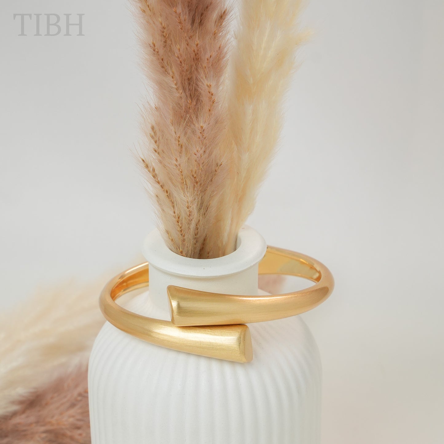 Rivya Brushed Gold Barcelet