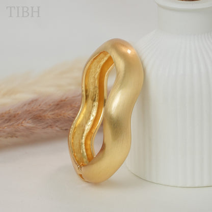 Talia Curved Bracelet