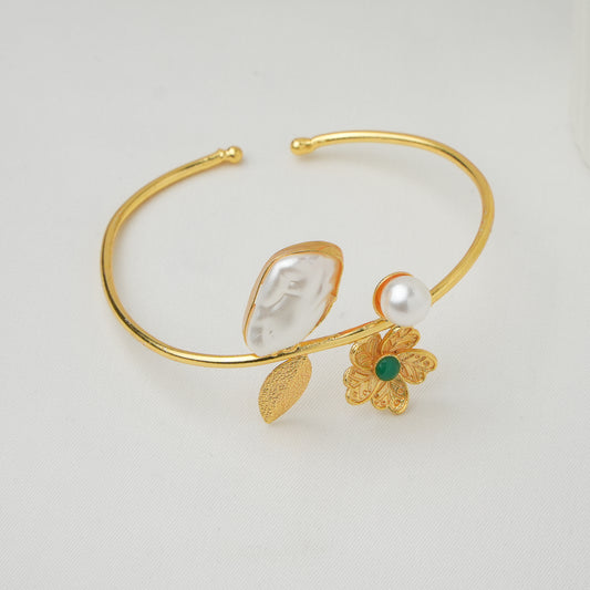 Minimal Pearl Brass Cuff