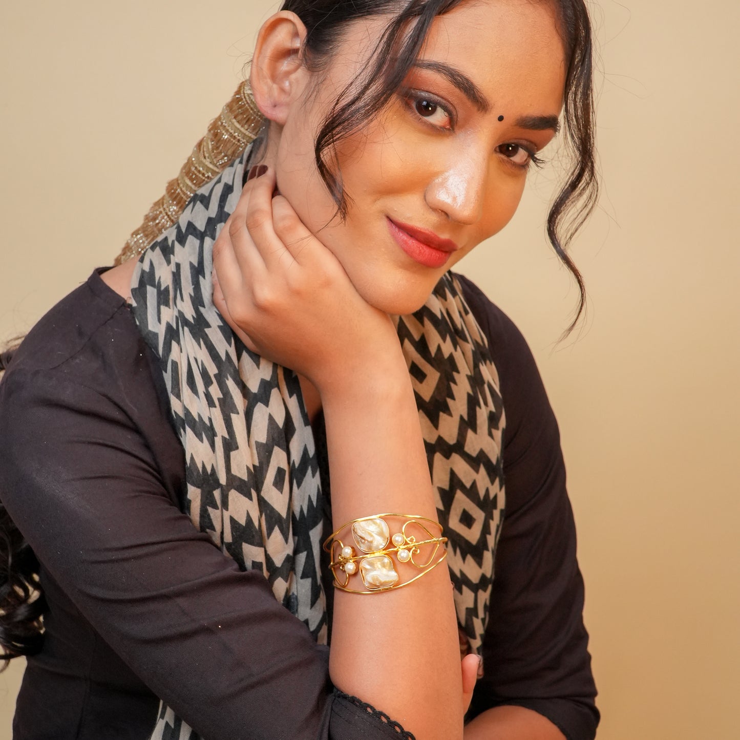 Pearl MOP Bloom Cuff