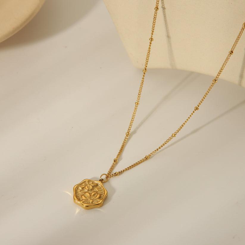 Elara Pendant Necklace
