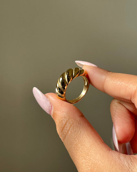 Crossiant Ring